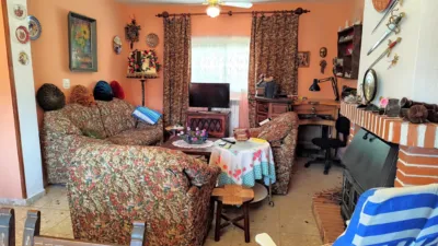 Chalet en venta en Calle Olivo, Santa Cruz de Pinares de 160.000 €