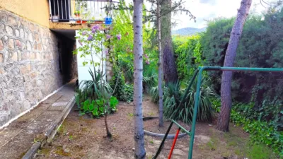 Chalet en venta en Calle Olivo, Santa Cruz de Pinares de 160.000 €