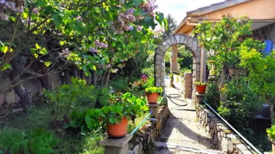 Chalet en venta en Calle Olivo, Santa Cruz de Pinares de 160.000 €