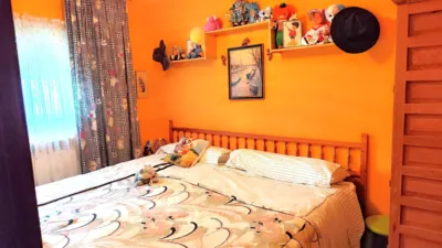 Chalet en venta en Calle Olivo, Santa Cruz de Pinares de 160.000 €