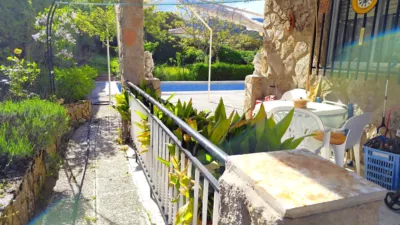 Chalet en venta en Calle Olivo, Santa Cruz de Pinares de 160.000 €