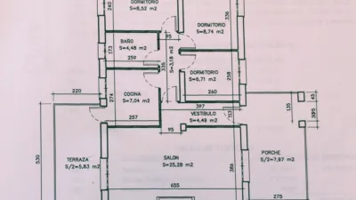 Chalet en venta en Calle Olivo, Santa Cruz de Pinares de 160.000 €