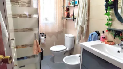 Chalet en venta en Calle Olivo, Santa Cruz de Pinares de 160.000 €