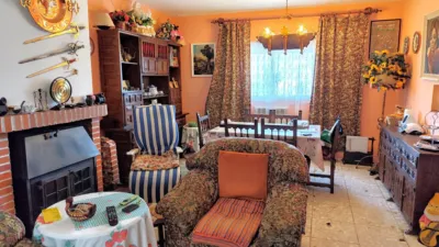 Chalet en venta en Calle Olivo, Santa Cruz de Pinares de 160.000 €