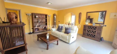 Chalet on Calle Trillo photo 3