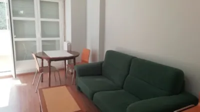 Piso en alquiler en Calle de María Teresa Gil de Gárate, cerca de Avenida de la Gran Vía Rey Juan Carlos I, Centro (Logroño) de 700 €<span>/mes</span>