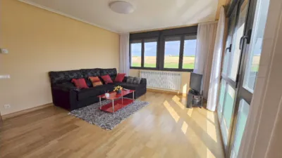 Piso en alquiler en Portillejo-Valdegastea, Portillejo-Valdegastea (Logroño) de 900 €<span>/mes</span>
