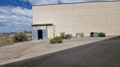 Nave industrial en venta en Calle Legardi y Gutierrez Poligono La Albergueria, Viana de 620.000 €