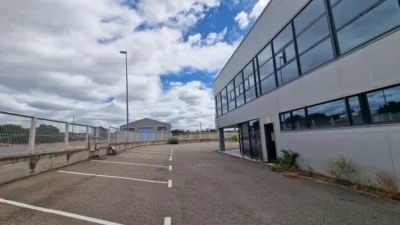 Nave industrial en venta en Calle Legardi y Gutierrez Poligono La Albergueria, Viana de 620.000 €