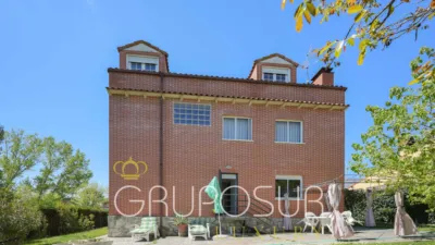 Chalet en venta en Calle de Almendro, 1, Boecillo de 245.000 €