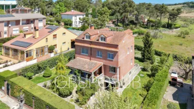 Chalet en venta en Calle de Almendro, 1, Boecillo de 245.000 €