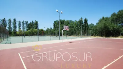 House on Avenida de Castilla y León, no. sn photo 96