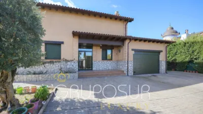 House on Avenida de Castilla y León, no. sn photo 3