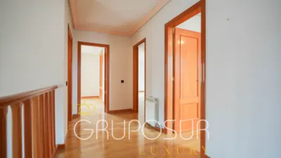 Semi-detached house on Calle de Castilla y León, 1 photo 24