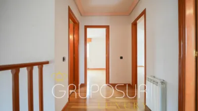 Semi-detached house on Calle de Castilla y León, 1 photo 28
