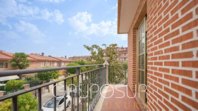 Semi-detached house on Calle de Castilla y León, 1 photo 42