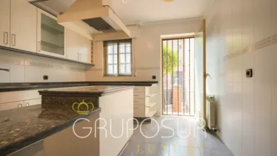 Semi-detached house on Calle de Castilla y León, 1 photo 21