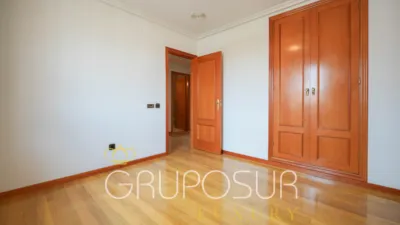 Semi-detached house on Calle de Castilla y León, 1 photo 39