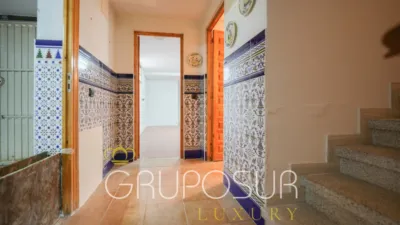 Semi-detached house on Calle de Castilla y León, 1 photo 48