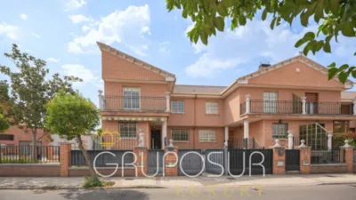 Semi-detached house on Calle de Castilla y León, 1 photo 2