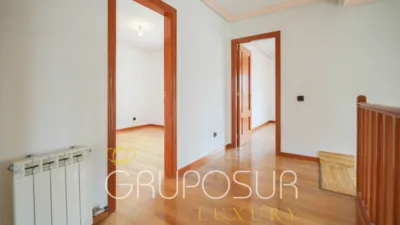 Semi-detached house on Calle de Castilla y León, 1 photo 37