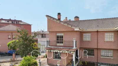 Semi-detached house on Calle de Castilla y León, 1 photo 3