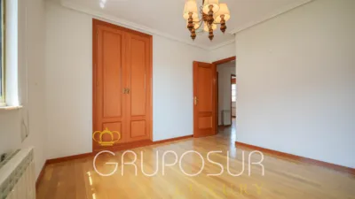 Semi-detached house on Calle de Castilla y León, 1 photo 30