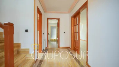 Semi-detached house on Calle de Castilla y León, 1 photo 12