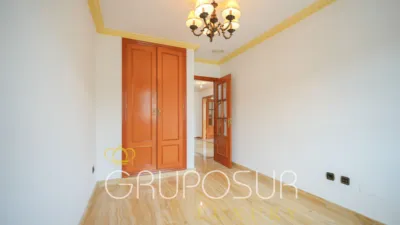 Semi-detached house on Calle de Castilla y León, 1 photo 47