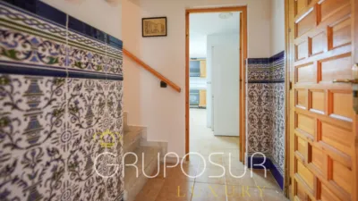 Semi-detached house on Calle de Castilla y León, 1 photo 57