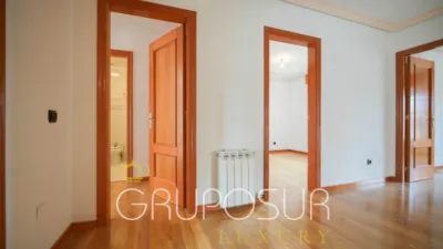 Semi-detached house on Calle de Castilla y León, 1 photo 31