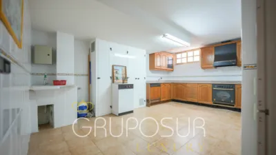 Semi-detached house on Calle de Castilla y León, 1 photo 58
