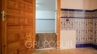 Semi-detached house on Calle de Castilla y León, 1 photo 50