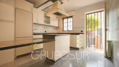 Semi-detached house on Calle de Castilla y León, 1 photo 20