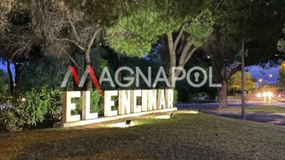 Chalet pareado en alquiler en Próxima A Centro Comercial y Zona de Colegios, Encinar de los Reyes (La Moraleja) de 5.500 €<span>/mes</span>