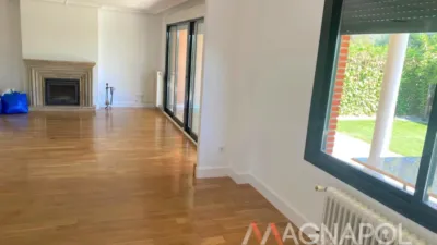 Chalet pareado en alquiler en Próxima A Centro Comercial y Zona de Colegios, Encinar de los Reyes (La Moraleja) de 5.500 €<span>/mes</span>