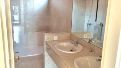 Chalet pareado en alquiler en Próxima A Centro Comercial y Zona de Colegios, Encinar de los Reyes (La Moraleja) de 5.500 €<span>/mes</span>