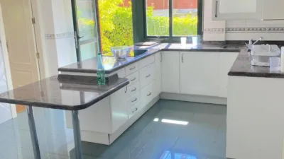 Chalet pareado en alquiler en Próxima A Centro Comercial y Zona de Colegios, Encinar de los Reyes (La Moraleja) de 5.500 €<span>/mes</span>