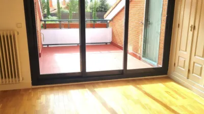 Chalet pareado en alquiler en Próxima A Centro Comercial y Zona de Colegios, Encinar de los Reyes (La Moraleja) de 5.500 €<span>/mes</span>