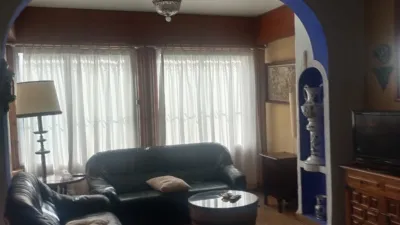 Edificio en venta en Calle de las Canalejas, 24, cerca de Calle de la Paz - Más
