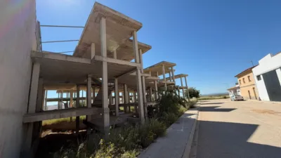 Edificio en venta en Barrax - Más