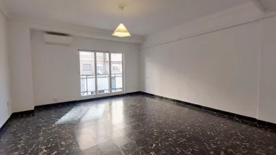 Piso en alquiler en Calle de Alberique - Imagen 2