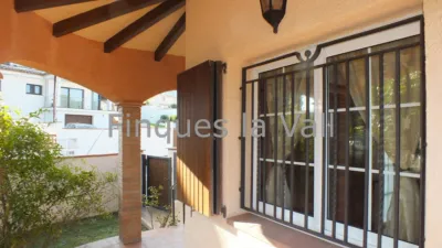 Chalet on Carrer de la Muga photo 3