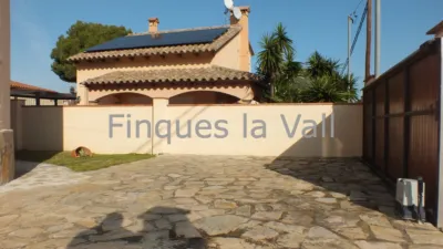 Chalet on Carrer de la Muga photo 6