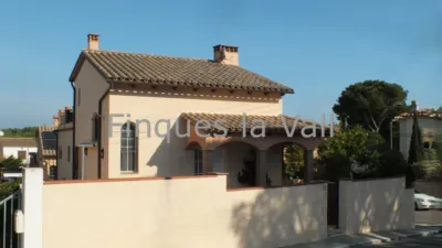 Chalet on Carrer de la Muga photo 2