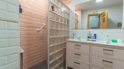 Chalet adosado en venta en Calle del Río Bidasoa, Rinconada (Distrito Reyes Católicos. Alcalá de Henares) de 514.900 €