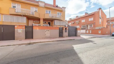 Chalet adosado en venta en Calle del Río Bidasoa, Rinconada (Distrito Reyes Católicos. Alcalá de Henares) de 514.900 €