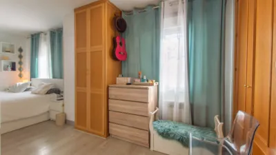 Chalet adosado en venta en Calle del Río Bidasoa, Rinconada (Distrito Reyes Católicos. Alcalá de Henares) de 514.900 €