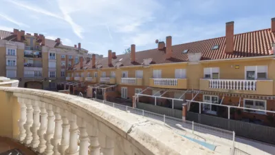 Chalet adosado en venta en Calle del Río Bidasoa, Rinconada (Distrito Reyes Católicos. Alcalá de Henares) de 514.900 €