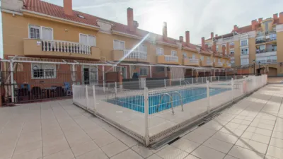 Chalet adosado en venta en Calle del Río Bidasoa, Rinconada (Distrito Reyes Católicos. Alcalá de Henares) de 514.900 €